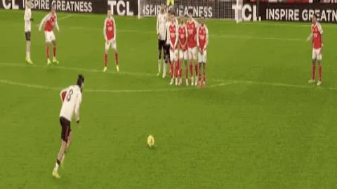 曼联大规模裁员背后：四年欧联战略引发员工保障疑虑热议